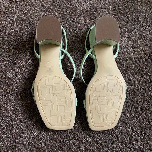 NWT Unisa Snake Skin Pastel Green Block Heel Sandal - Picture 5 of 5